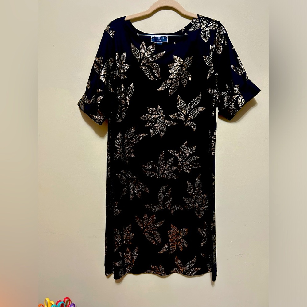Karen Scott sport XL black and gold metallic design.